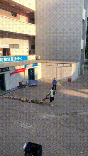 可以帮我拿下快递吗？