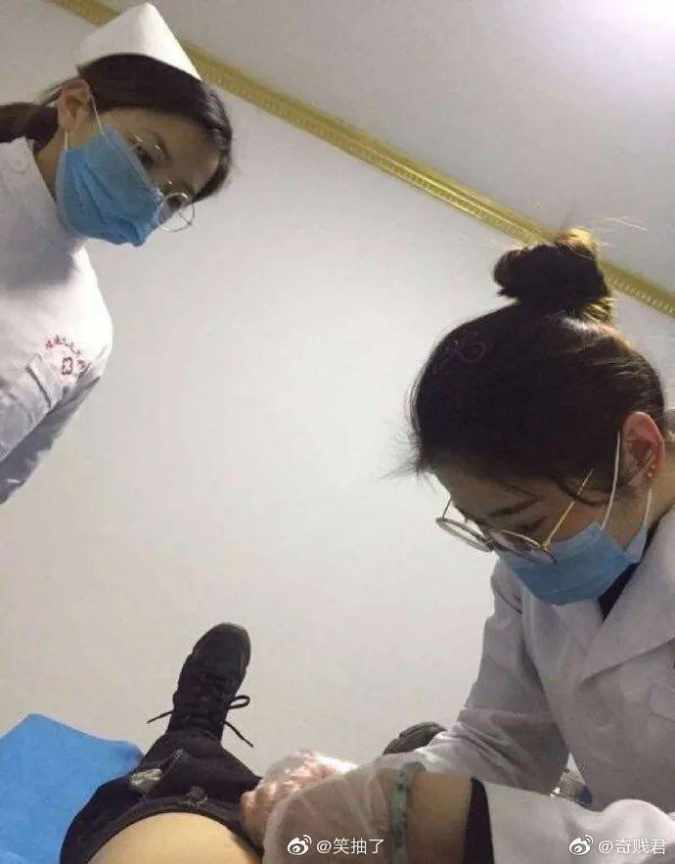 “私密部位”进行修复手术时产生了反应！？哈哈这面对面的接触护士姐姐当场崩溃了！